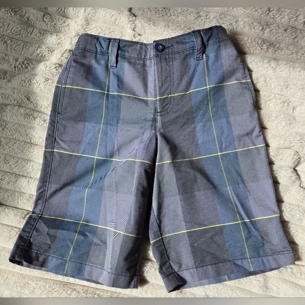 Boy Under Armour Golf Shorts M Plaid Preppy Travel Hamptons